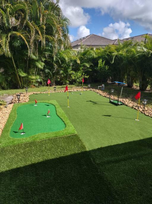 Sunny Oasis Getaway -Heated Pool-Mini Golf-Near Beach Нокомис Екстериор снимка